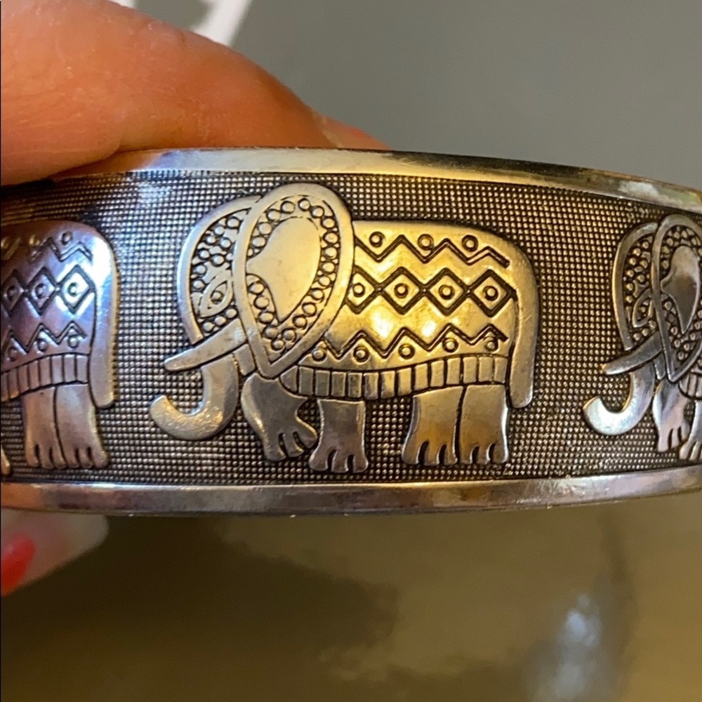 Elephant Cuff - Picture 7 of 7